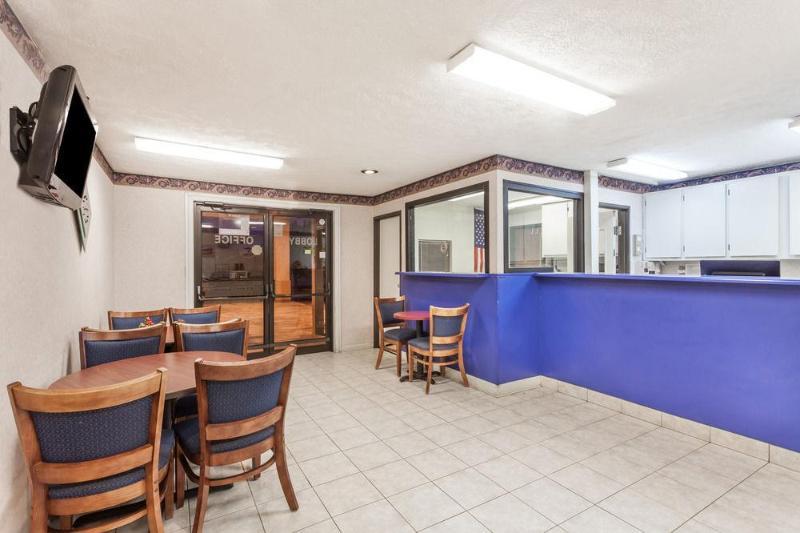 Отель Super 8 Morristown East Downtown Экстерьер фото