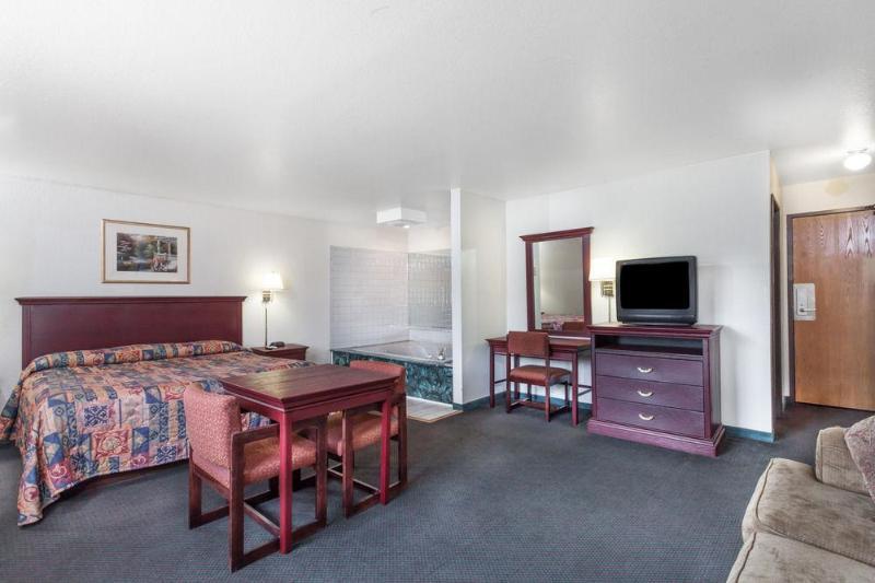 Отель Super 8 Morristown East Downtown Экстерьер фото